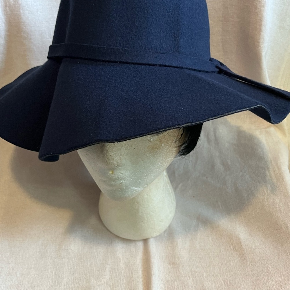 Izzy & Liv Elegant Navy Women's Hat